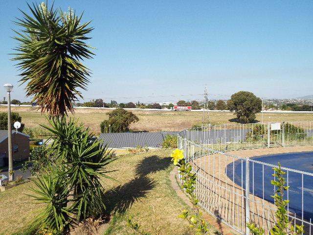 To Let 2 Bedroom Property for Rent in Oakglen Western Cape